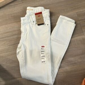 711 Skinny Jeans NWT White Levi’s